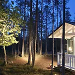 Hippu In Peaceful Location Near شاليه Äkäslompolo