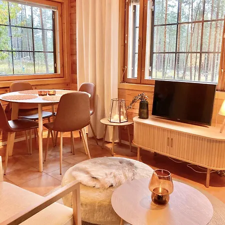 木屋 Hippu In Peaceful Location Near Äkäslompolo