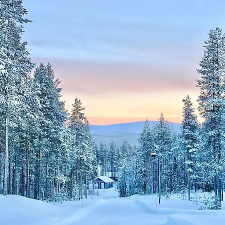Chalet Hippu In Peaceful Location Near Äkäslompolo